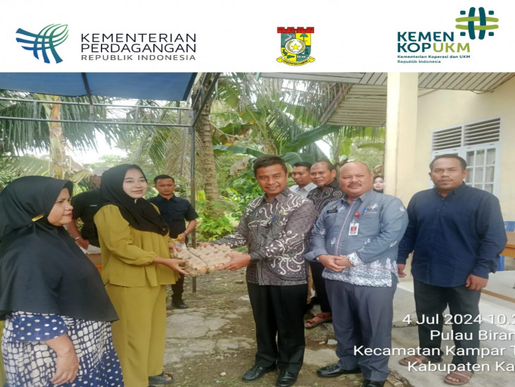 Demi Tekan Inflasi dan Stabilkan Harga, Pj Sekda Kampar membuka Operasi Pasar di Pulau Birandang