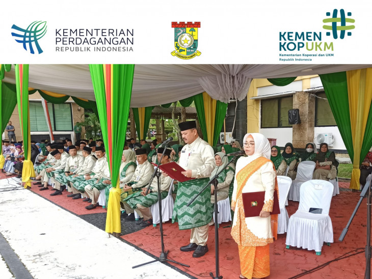 Kadis Disperdagkop dan UMK Kab. Kampar menjadi Pembaca Misi Kab. Kampar Tahun 2005 - 2025