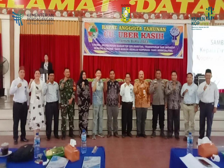 Kadis Disperdagkop dan UMK menghadiri RAT CU. UBER KASIH di Desa Kasikan, Kecamatan Tapung Hulu