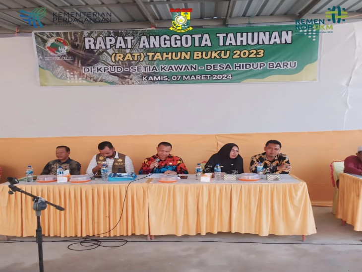 Kadis Diwakili Oleh Sekretaris Disperdagkop dan UMK Kab. Kampar Menghadiri RAT KPUD Setia Kawan