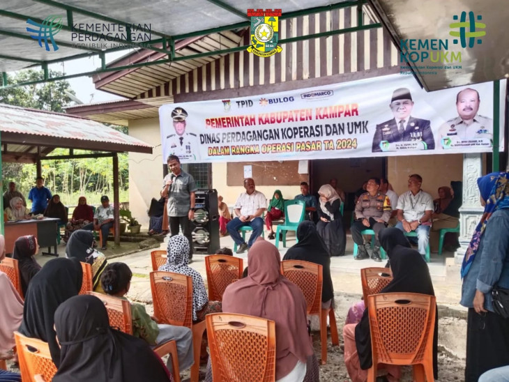 Kadis Disperdagkop & UMK Kab. Kampar Menggelar Operasi Pasar di Desa Pulau Jambu