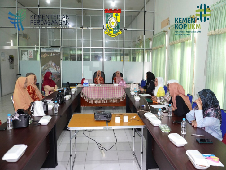 Ketua DWP Disperdagkop dan UMK menghadiri Pertemuan Silaturrahmi DWP Disperdagkop dan UMK