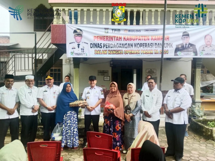 Kadis Disperdagkop & UMK Kab. Kampar Menggelar Operasi Pasar di Desa Alam Panjang