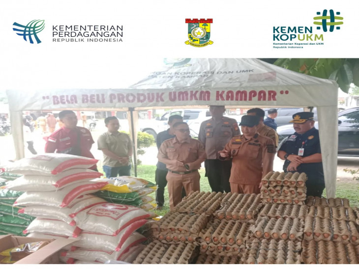 Komit Kendalikan Inflasi Daerah Pj. Bupati Kampar Buka Operasi Pasar di Desa Gunung Sari