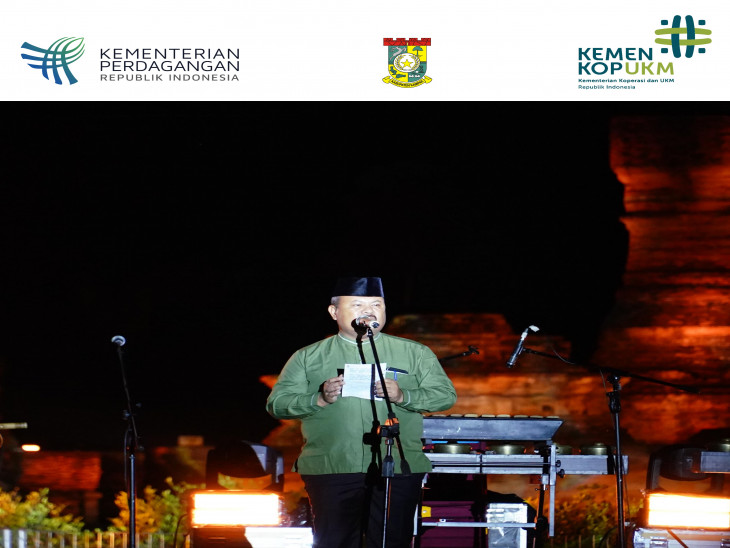 Wakili Pj. Bupati Kampar, Kadis Disperdagkop dan UMK Kampar Tutup Pergelaran Julang Budaya Kampar