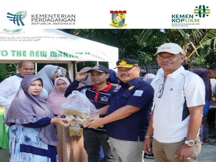 Konsisten Turun Harga & Tekan Inflasi Kadis Perdagkop & UMK Buka Operasi Pasar di Desa Sungai Tonang