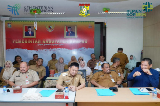 Kadis Disperdagkop & UMK Kab. Kampar Menghadiri Rapat TPID terkait Inflasi Daerah