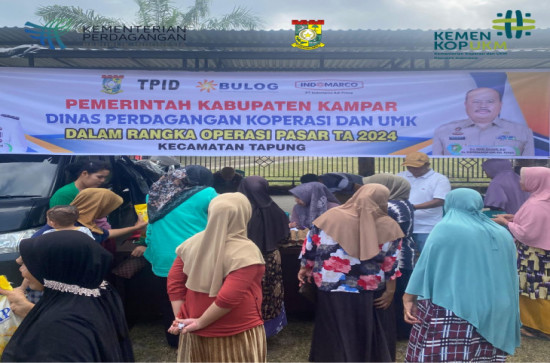 Gencar Kendalikan Inflasi, Disperdagkop & UMK Kampar Gelar Operasi Pasar di Bencah Kelubi