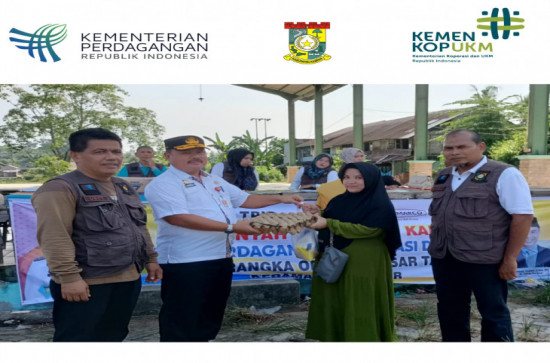 Tekan Inflasi, Disperdagkop & UMK Kab. Kampar lanjut menggelar Operasi Pasar di Desa Rumbio