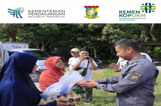 Konsisten Kendalikan Harga Pasar, Pj Sekda Kampar Ahmad Yuzar Buka Operasi Pasar di Desa Muara Jalai