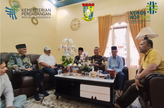 Kadis Disperdagkop & UMK menghadiri Rapat Anggota Petani UUO Putra Melayu dan Rapat Berjalan Sukses